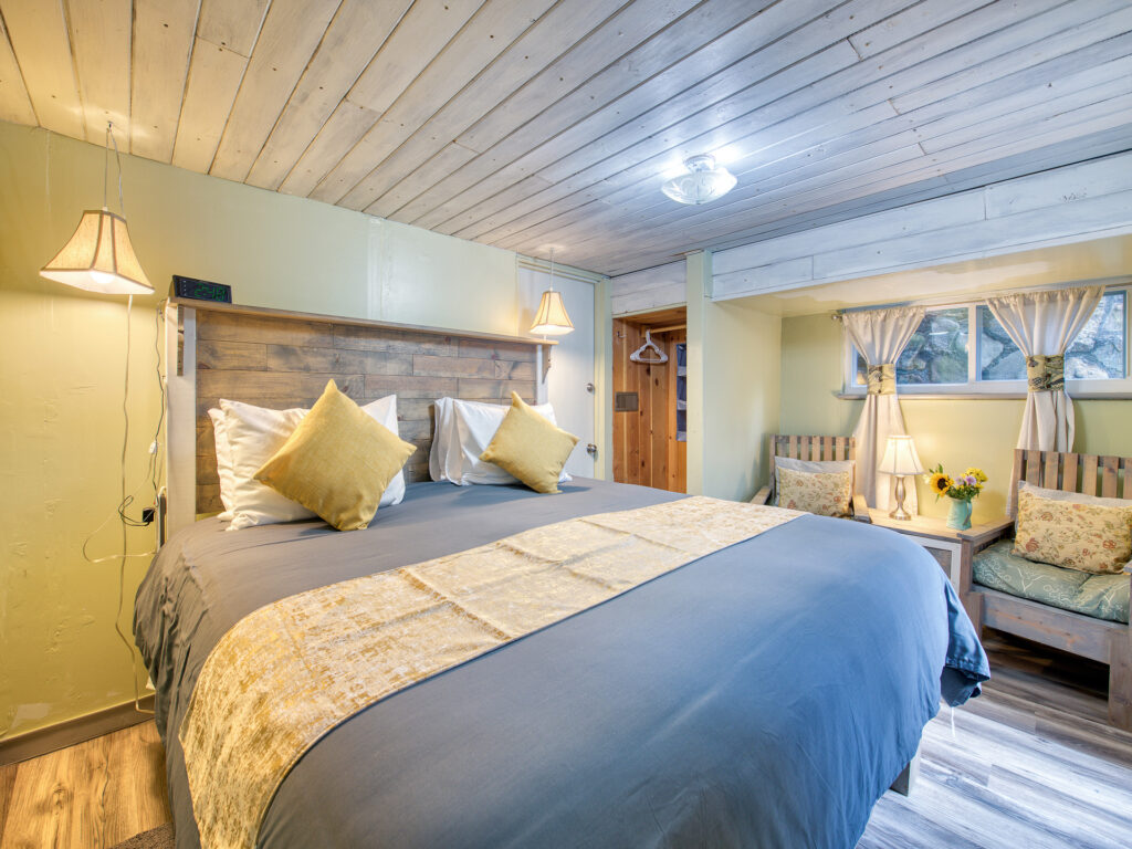 Chestnut Suite Bedroom at RLRI Bed and Breakfast