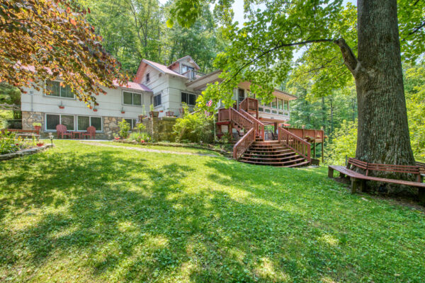 Front View of Red Leaf River Inn Bed and Breakfast in North Carolina